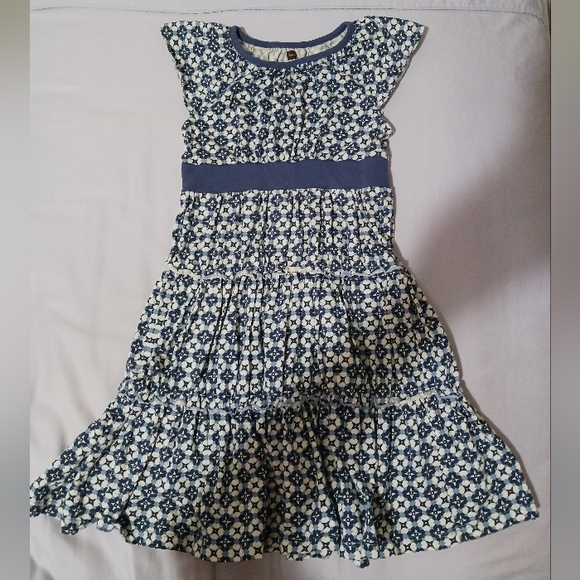 Tea Collection Girls Size 6 Floral Blue White Flutter Sleeve Dress EUC - Picture 1 of 5